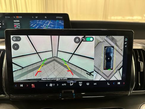 Used 2025 Ford Expedition Platinum image 36