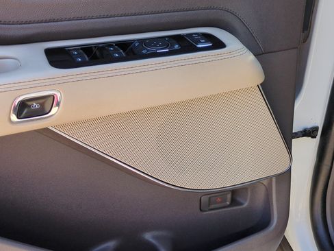 Used 2023 Lincoln Aviator AWD w/ Class IV Trailer Tow Package image 12