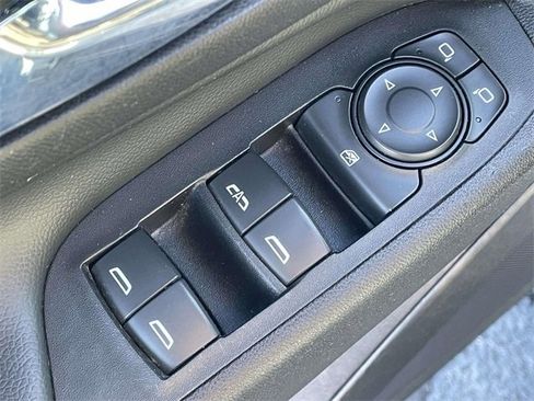 Used 2021 Chevrolet Equinox LT image 17