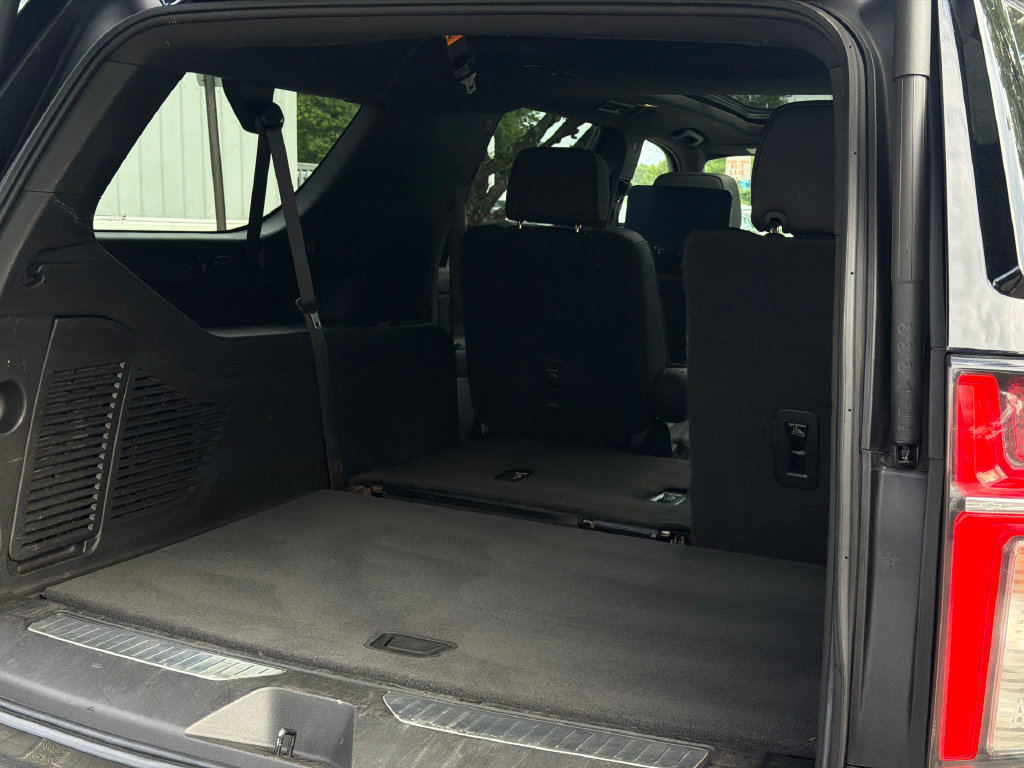 Used 2022 Chevrolet Suburban RST w/ Luxury Package AWD/4WD image 8
