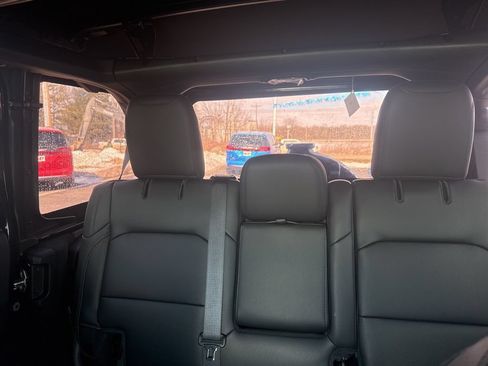 New 2025 Jeep Wrangler Unlimited Sahara AWD/4WD image 31