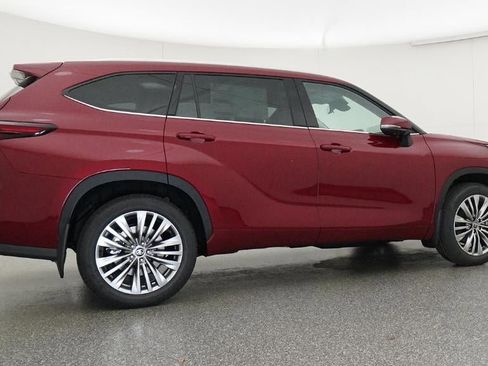New 2026 Toyota Highlander Platinum AWD/4WD image 26