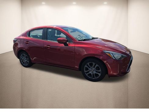 Used 2020 Toyota Yaris LE FWD image 2