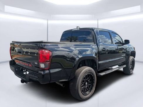 Used 2022 Toyota Tacoma SR5 w/ Technology Package RWD image 3