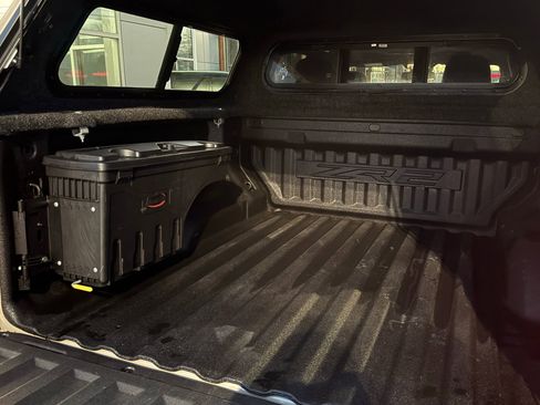 Used 2024 Chevrolet Colorado ZR2 w/ Technology Package image 34