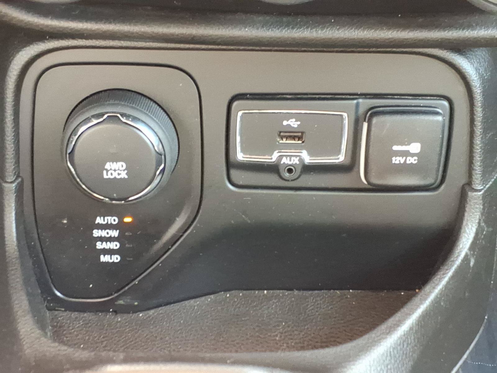 Used 2017 Jeep Renegade Limited AWD/4WD image 23