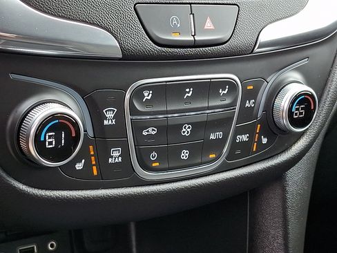 Certified 2023 Chevrolet Equinox LT FWD image 16
