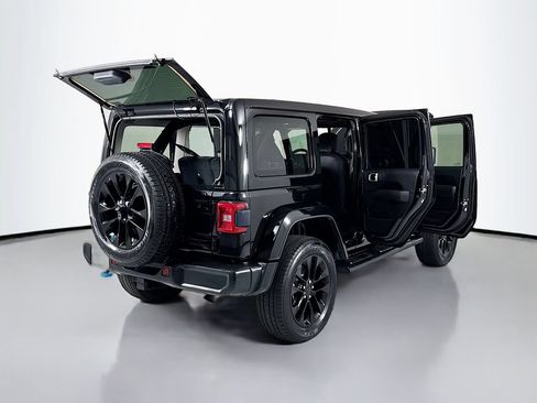 Used 2023 Jeep Wrangler Unlimited Sahara w/ Cold Weather Group AWD/4WD image 23