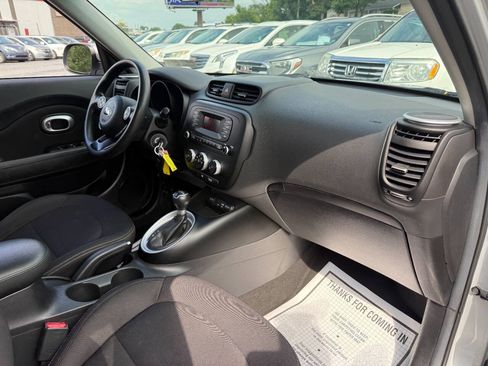Used 2015 Kia Soul FWD image 30