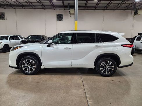 Used 2021 Toyota Highlander XLE FWD image 7