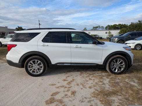Used 2020 Ford Explorer XLT w/ Equipment Group 202A image 3