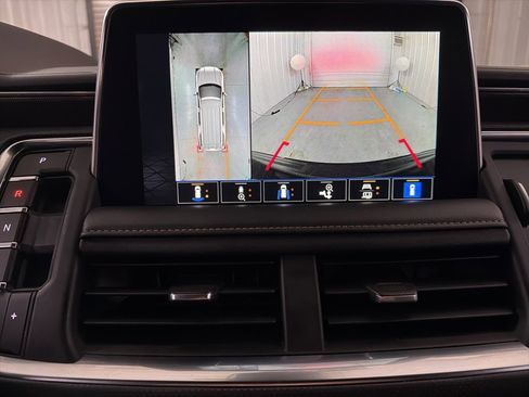 Used 2023 GMC Yukon AT4 w/ Technology Package image 19