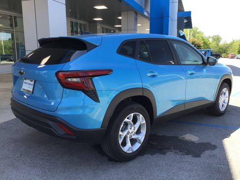 New 2026 Chevrolet Trax LS w/ LS Convenience Package FWD image 5