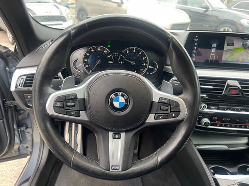 Used 2018 BMW 530i w/ M Sport Package image 9