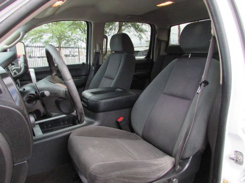 Used 2007 Chevrolet Silverado 2500 LT w/ 2LT Convenience Package AWD/4WD image 19