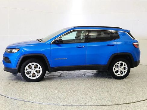 Used 2024 Jeep Compass Latitude AWD/4WD image 4