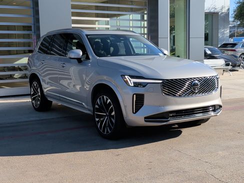 Used 2025 Volvo XC90 B6 Plus image 2