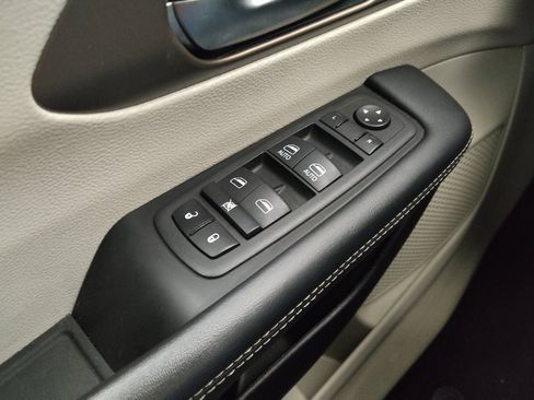 Used 2023 Chrysler Voyager LX FWD image 27