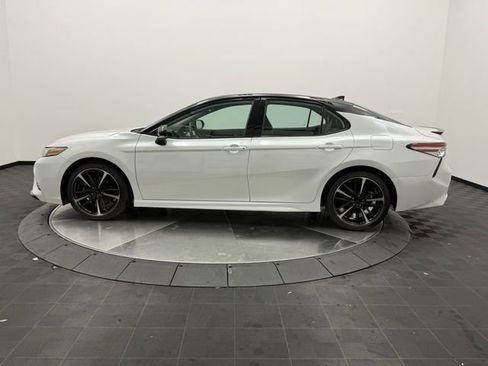 Used 2019 Toyota Camry XSE image 4