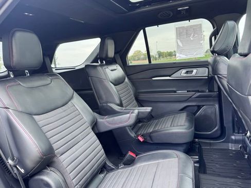 Used 2025 Ford Explorer ST-Line w/ Premium Package image 26
