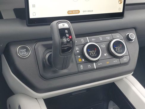 Certified 2025 Land Rover Defender 130 X-Dynamic SE AWD/4WD image 20