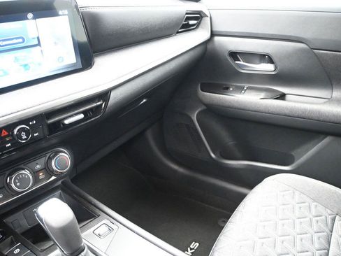 Certified 2025 Nissan Kicks SV AWD/4WD image 6
