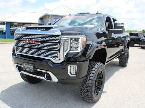 Used 2022 GMC Sierra 2500 Denali w/ Denali Black Diamond Edition image 3