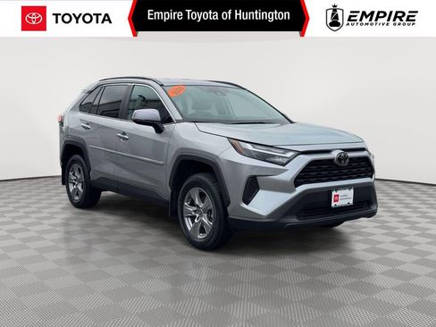 Used 2025 Toyota RAV4 XLE AWD/4WD image 1