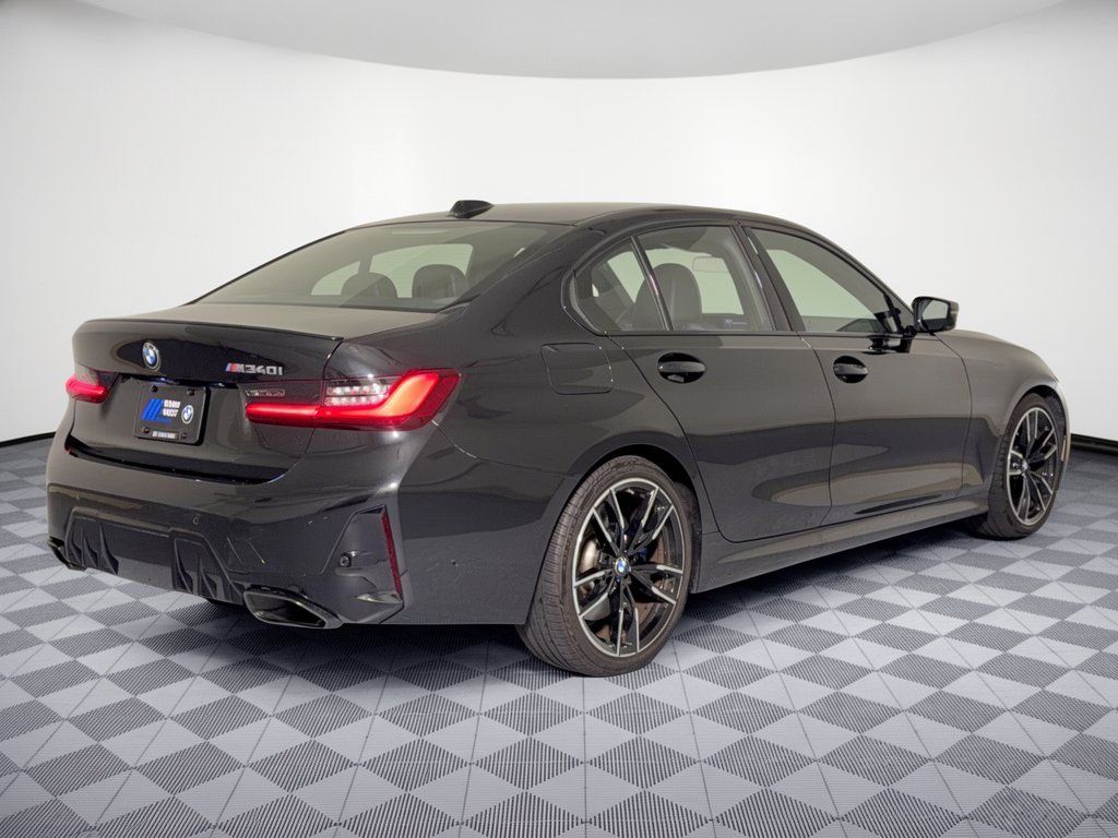 Used 2025 BMW M340i Sedan RWD image 9