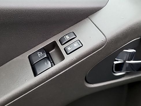 Used 2019 Nissan Frontier SV AWD/4WD image 14