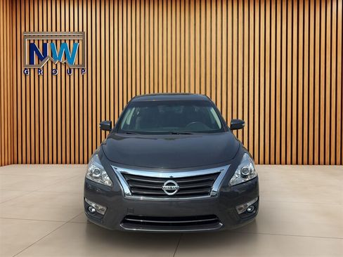 Used 2013 Nissan Altima 2.5 SL w/ Technology Pkg FWD image 2