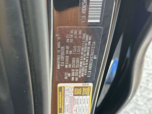 Used 2024 Kia Carnival EX FWD image 18