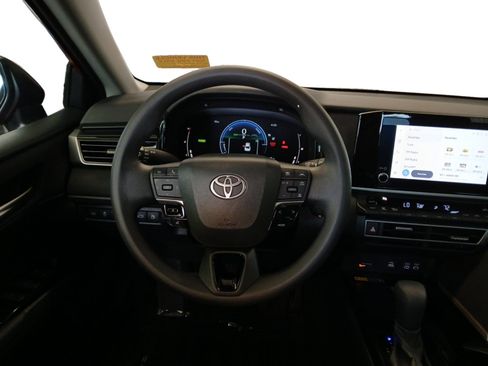 Used 2025 Toyota Camry image 12