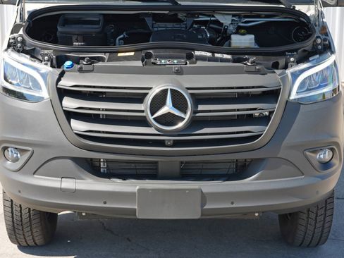 Used 2023 Mercedes-Benz Sprinter 2500 image 8