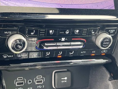 Used 2022 Jeep Grand Cherokee Overland w/ Luxury Tech Group IV image 34