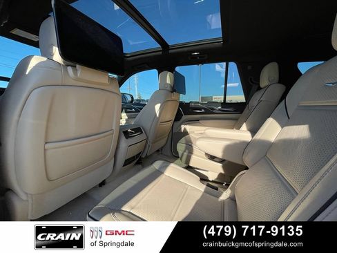 Used 2023 Cadillac Escalade Premium Luxury AWD/4WD image 28