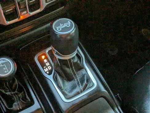 Used 2018 Jeep Wrangler Unlimited Sahara w/ Uconnect 4C Nav & Sound Group image 12