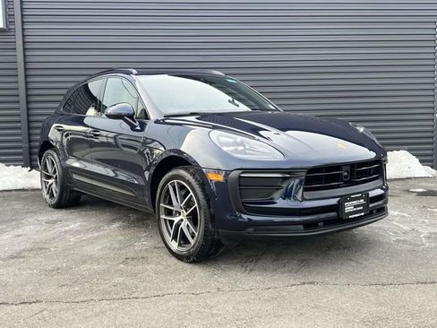 Certified 2023 Porsche Macan image 9