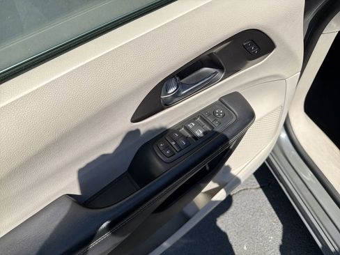 Used 2022 Chrysler Pacifica Touring-L FWD image 19