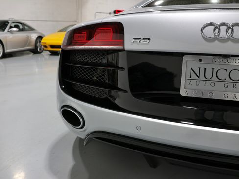 Used 2011 Audi R8 V10 AWD/4WD image 16
