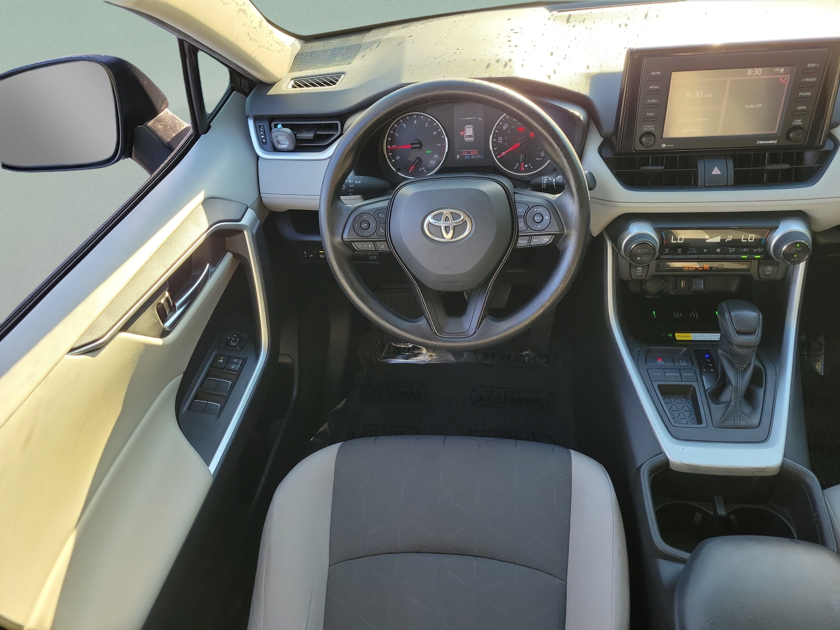 Used 2022 Toyota RAV4 XLE w/ Convenience Package FWD image 9