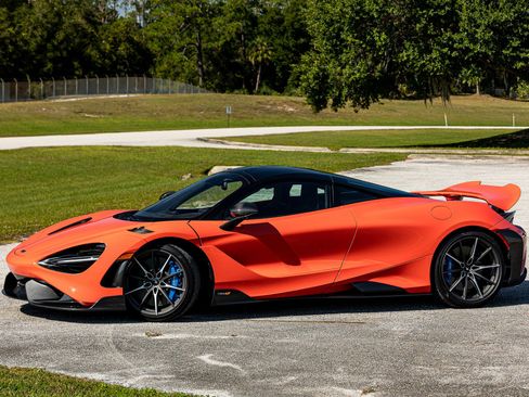 Used 2021 McLaren 765LT image 1