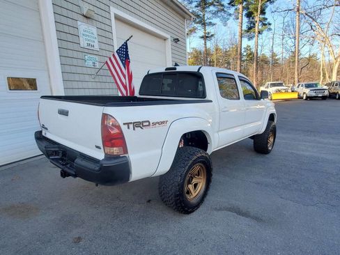 Used 2015 Toyota Tacoma 4x4 Double Cab w/ TRD Sport Package image 8