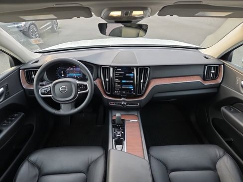 Certified 2023 Volvo XC60 B5 Plus w/ Climate Package image 5