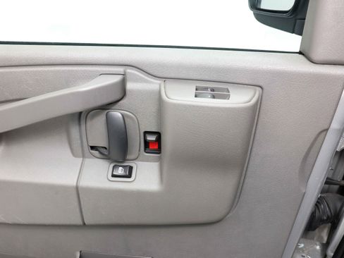 Used 2017 GMC Savana 3500 LT w/ LT Preferred Equipment Group image 22