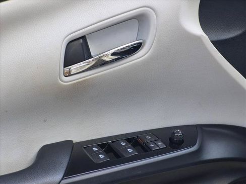 Used 2018 Toyota Prius Prime Advanced FWD image 2