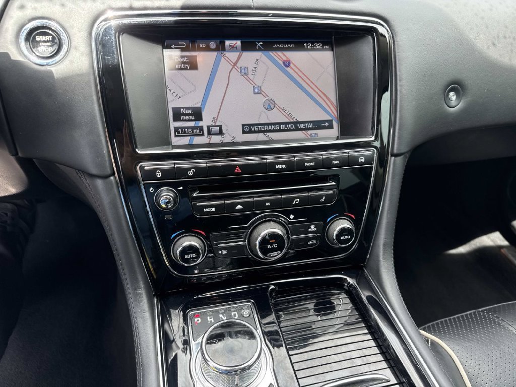 Used 2015 Jaguar XJ L Portfolio RWD image 25