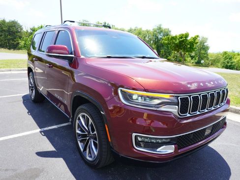 Used 2022 Jeep Wagoneer Series III w/ Premium Group I AWD/4WD image 4