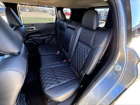 Used 2023 Mitsubishi Outlander SEL image 19