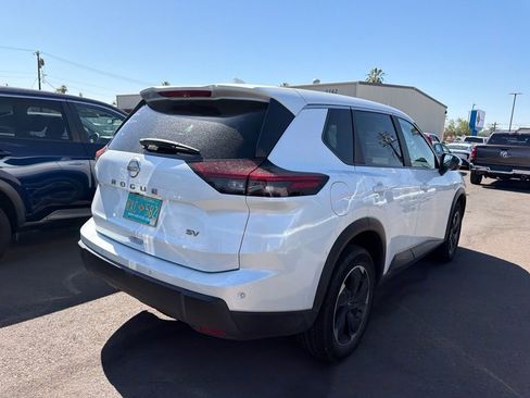 Used 2024 Nissan Rogue SV FWD image 8